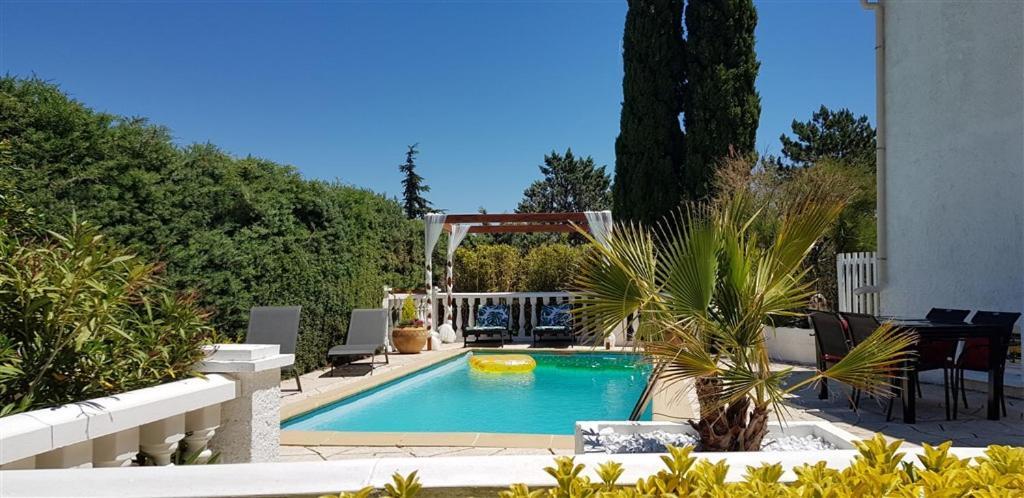 Villa T3 A 10' De Cassis - Piscine Privee Et Cuisine D'Ete Exterieure Carnoux-en-Provence Zewnętrze zdjęcie