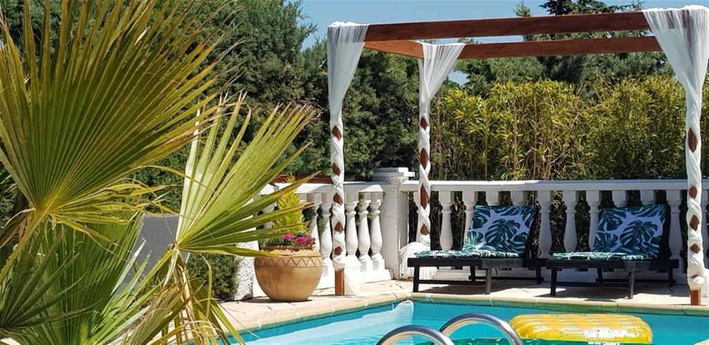 Villa T3 A 10' De Cassis - Piscine Privee Et Cuisine D'Ete Exterieure Carnoux-en-Provence Zewnętrze zdjęcie
